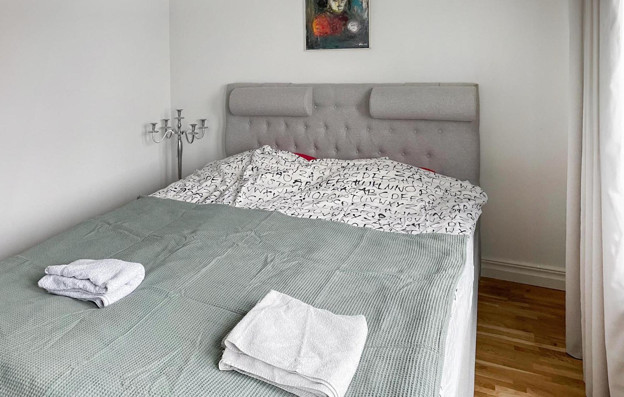 Beautiful Home In Oerebro With Kitchen Zewnętrze zdjęcie